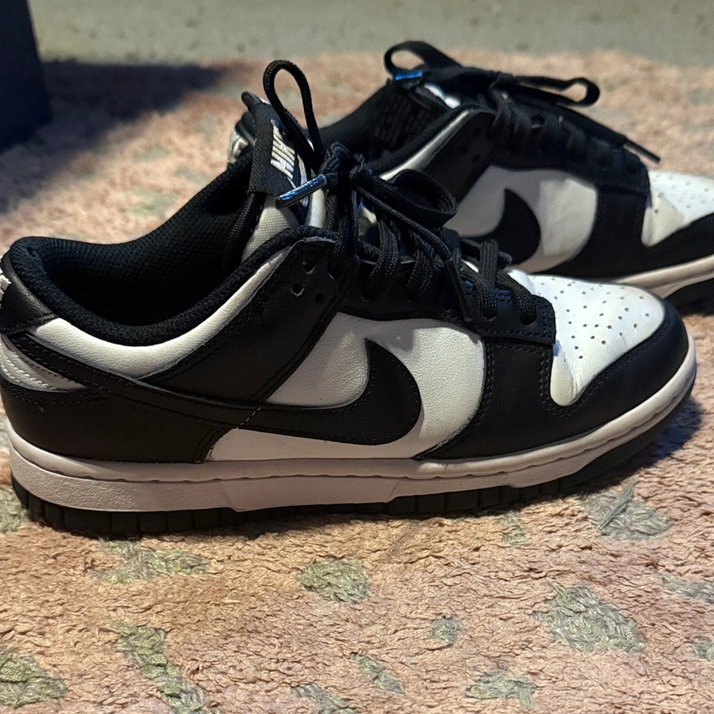 Nike Dunks Women's Black and White Sneakers